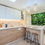 Duplex Standing Centre - Aux Bleuets Daire