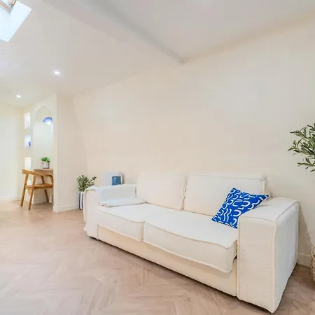 Duplex Standing Centre - Aux Bleuets